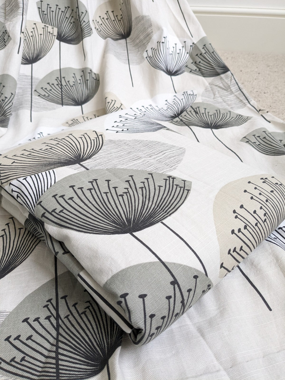 Sanderson Curtains W168 x L210 cm Dandelion Clocks Beige Eyelet Long