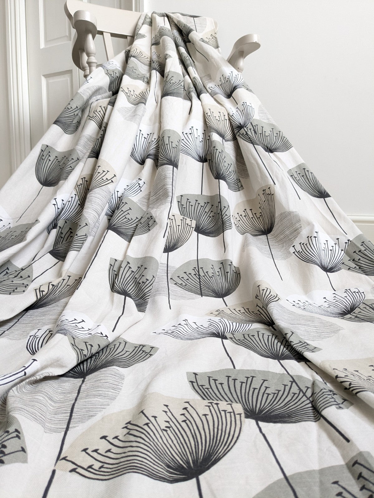 Sanderson Curtains W168 x L210 cm Dandelion Clocks Beige Eyelet Long