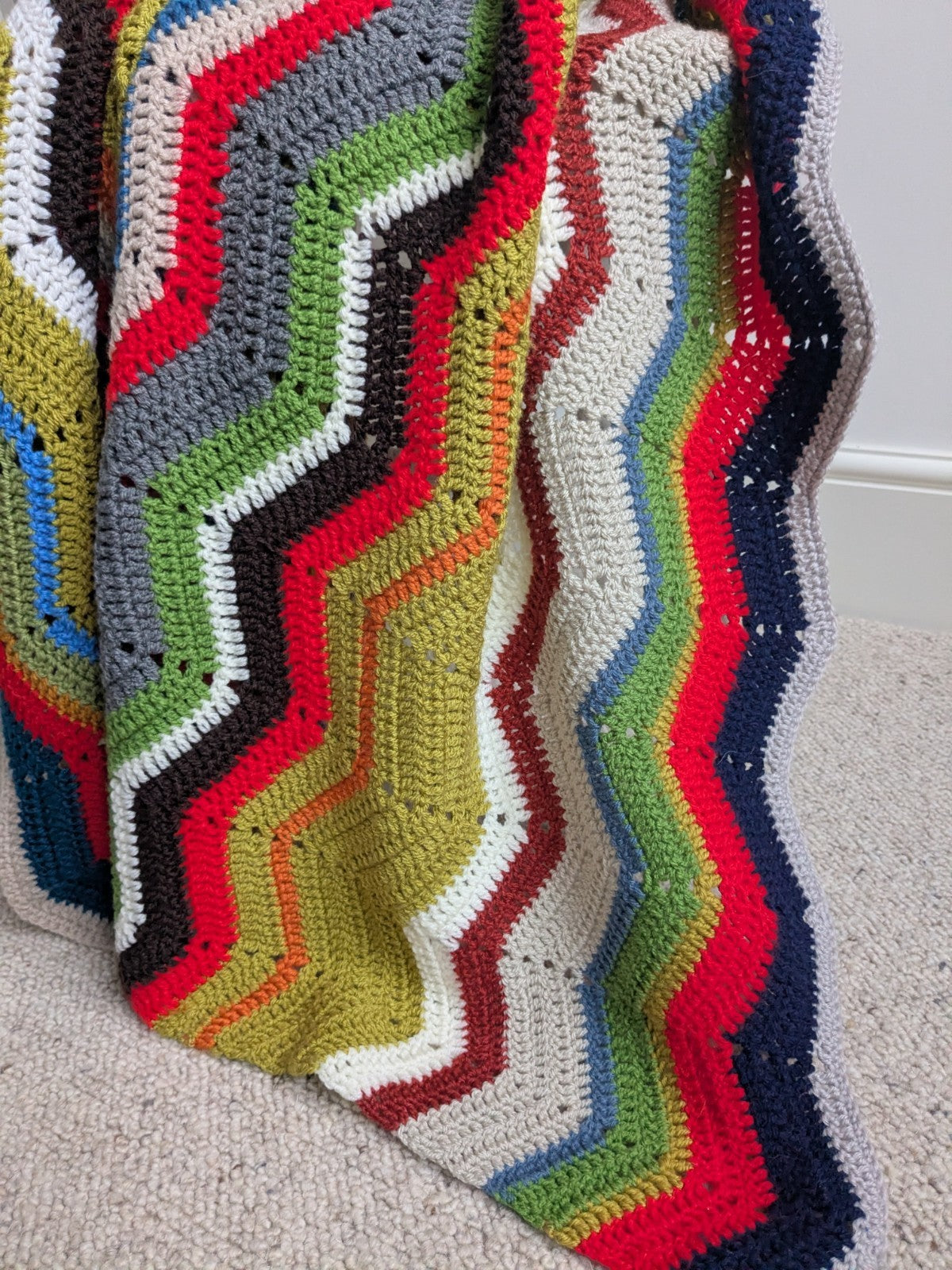 Handmade Crochet Blanket Chevron Multicoloured Zig Zags 150 x 130 cm Bright 