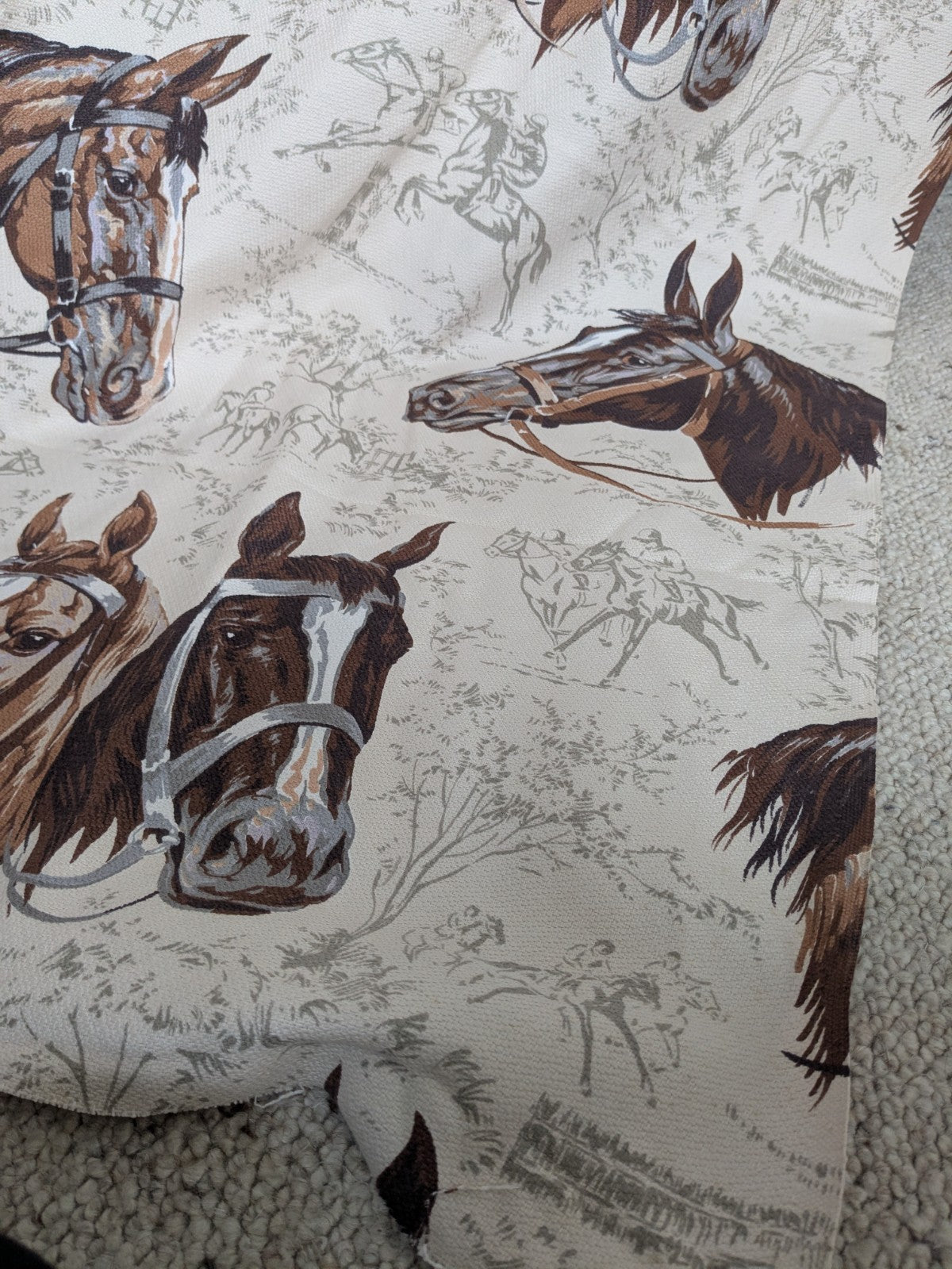 Horse Fabric Remnant 80% Cotton 20% Polyester 325 x 115 cm Pony Equestrian 